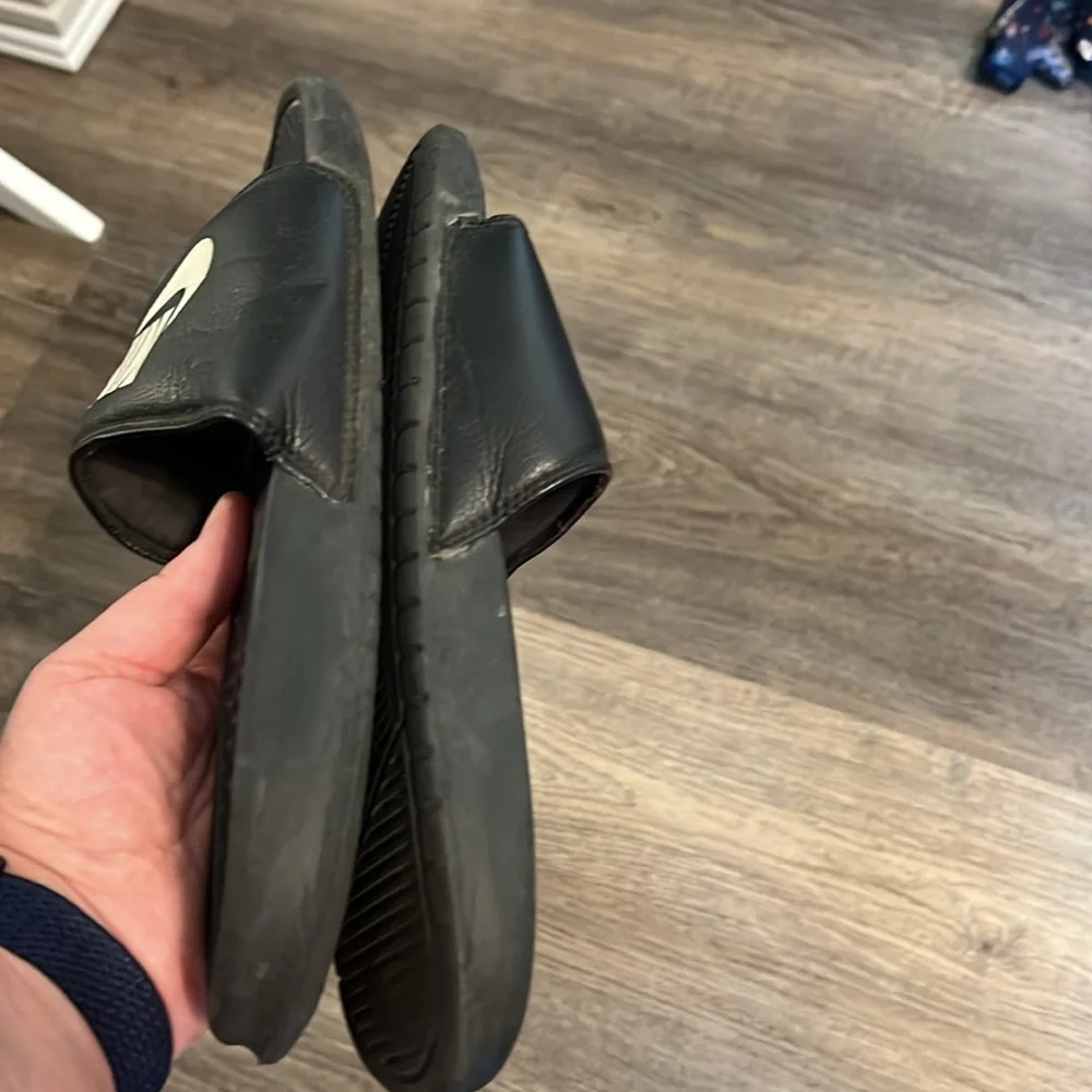 Nike sleek black